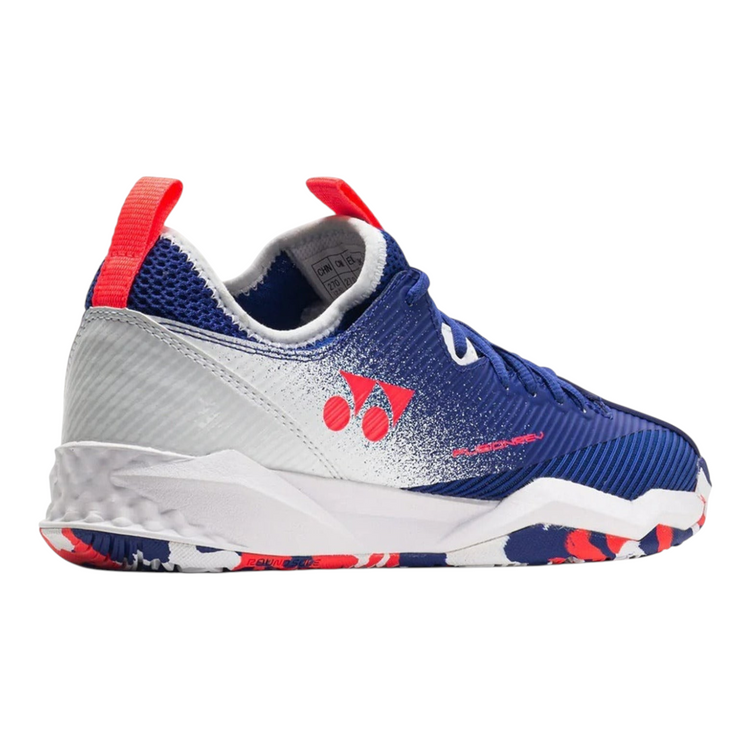 Tenis Radach Sports Yonex Fusionrev 4 en color blanco y azul real con detalles en rojo para deportes de raqueta