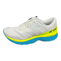 Tenis de correr Radach Sports Yonex Saferun 100x para hombre en color blanco con detalles en amarillo y azul