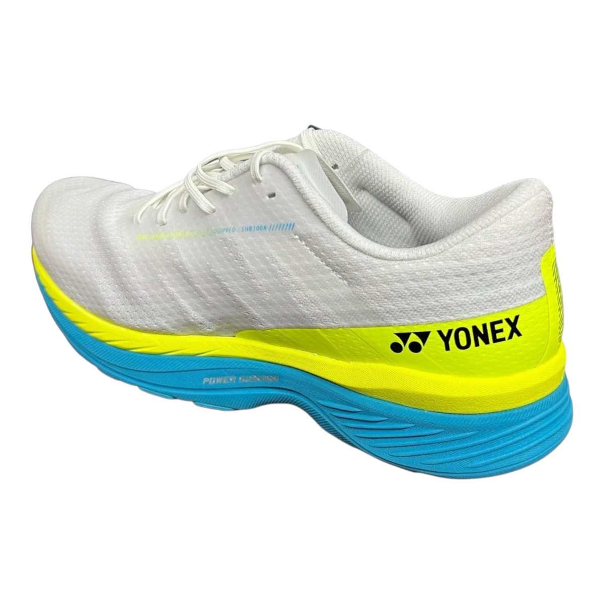 Tenis de correr Radach Sports Yonex Saferun 100x para hombre en color blanco con detalles en amarillo y azul