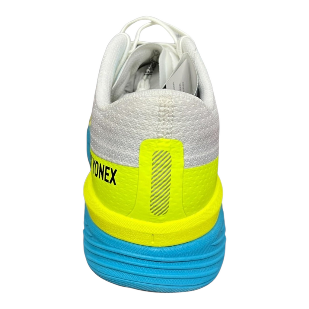 Vista trasera de tenis Radach Sports Yonex Saferun 100x blancos con detalles en amarillo neón y suela azul
