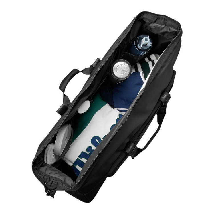 Vista superior del raquetero negro Radach Sports Wilson Lifestyle con compartimentos organizados para equipo de tenis