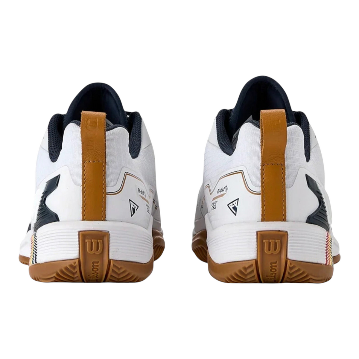 Vista trasera de los tenis Radach Sports Wilson Rush Pro 4.5 Clay Roland Garros en blanco con detalles en color cuero