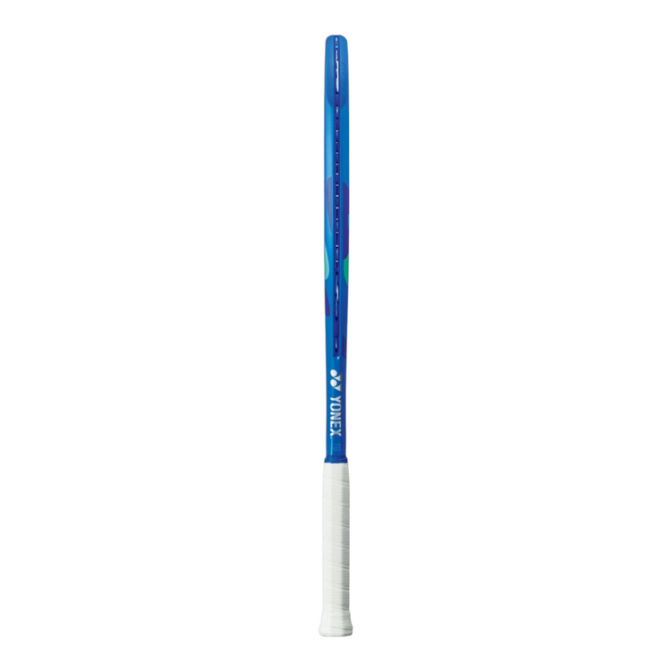 Raqueta de tenis Radach Sports Yonex Ezone 100 2025 en color Blast Blue con empuñadura blanca, vista de perfil