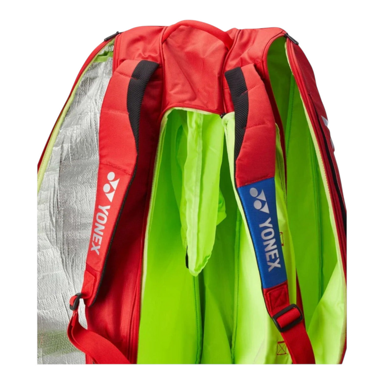 Raquetero Radach Sports Yonex Pro rojo con compartimento térmico plateado y correas acolchadas ajustables